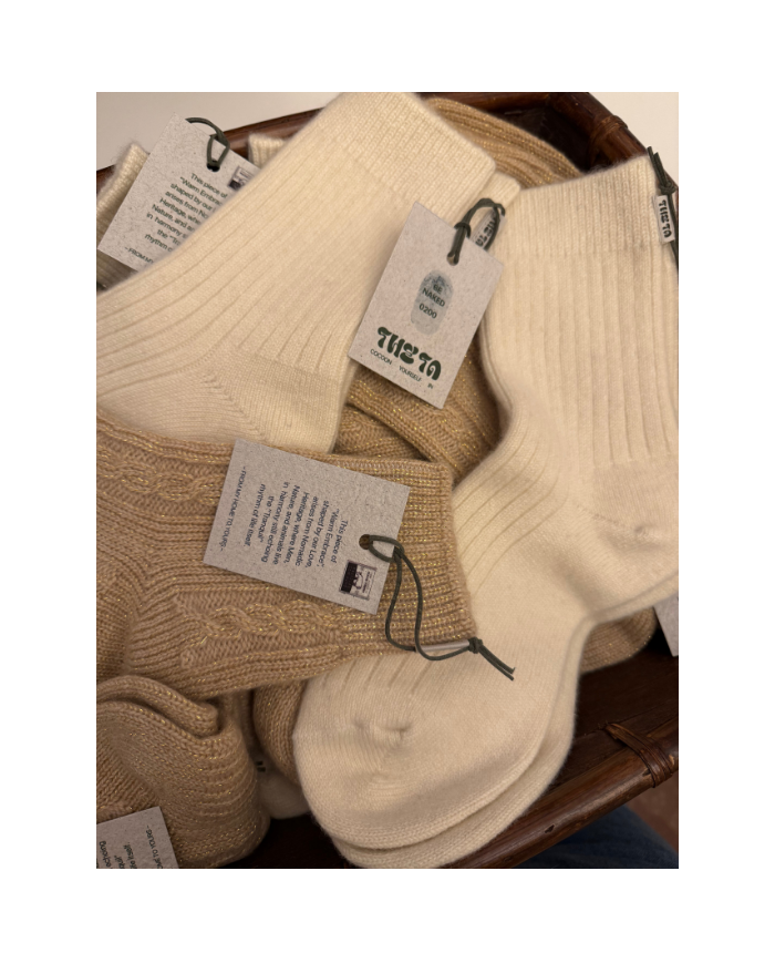 MONGOLIAN CASHMERE  WHITE SOCKS